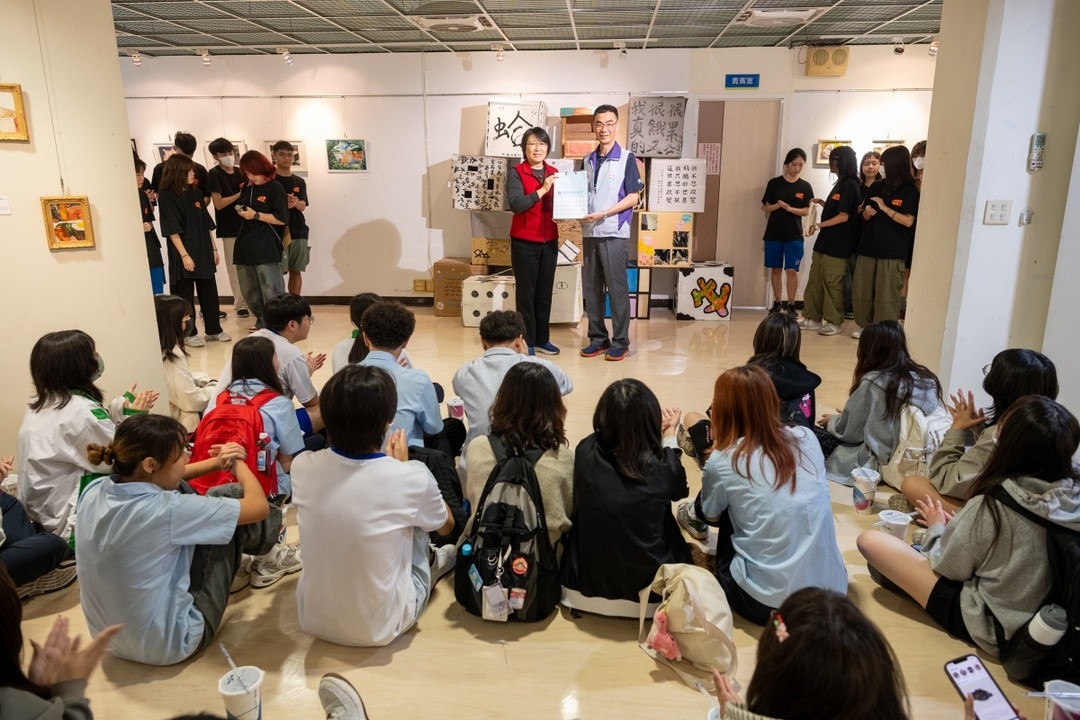 高二創作成果展前鎮高中與鼓山高中互訪交流